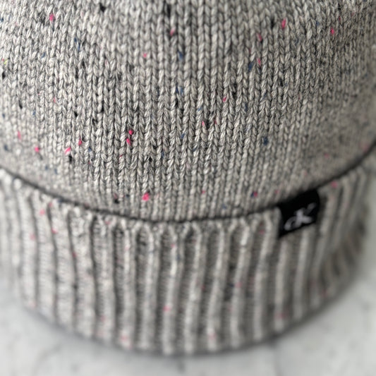 GORROS POMPOM CALVIN KLEIN GRIS