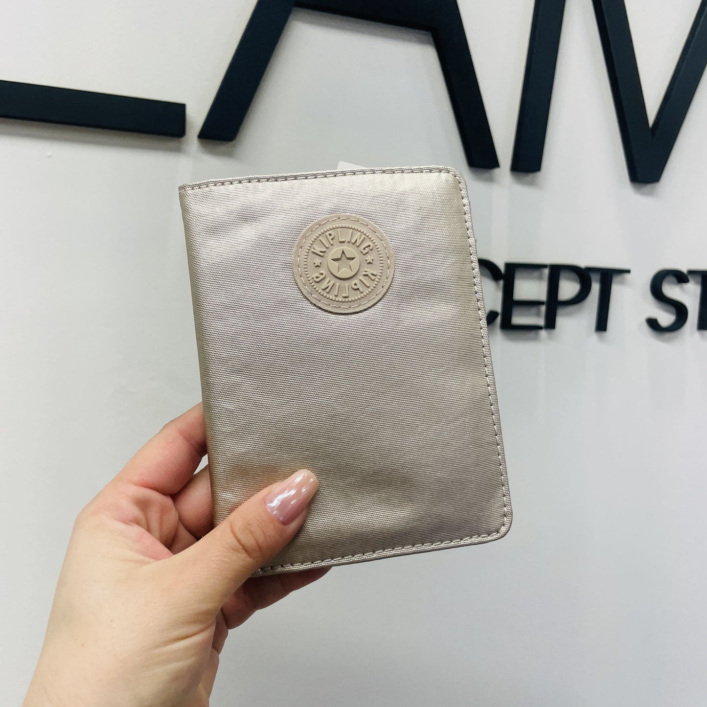 PORTA PASAPORTE KIPLING STARRY GOLD