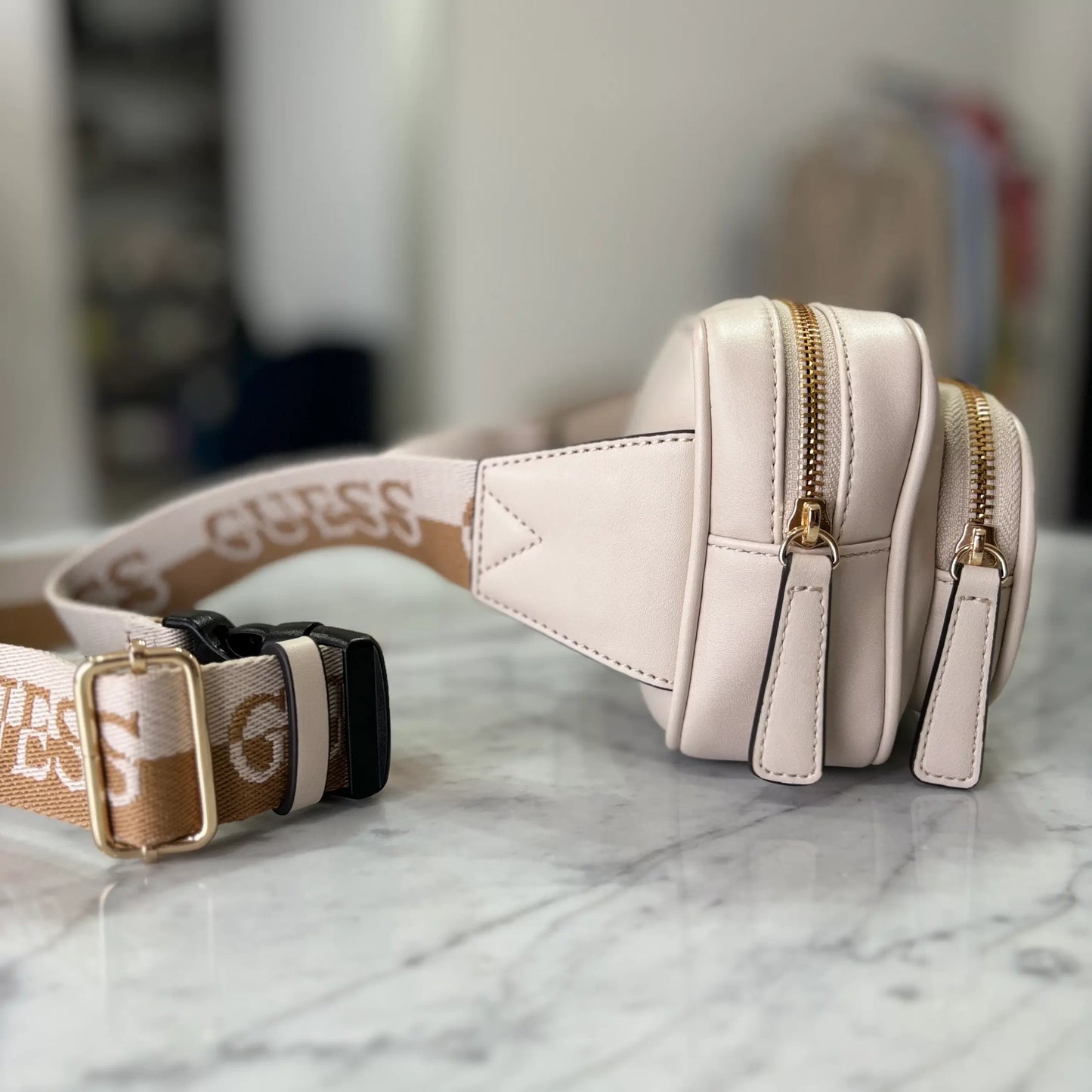 RIÑONERA GUESS NEMY MINI