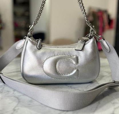 CARTERA COACH CUERO PLATEADO